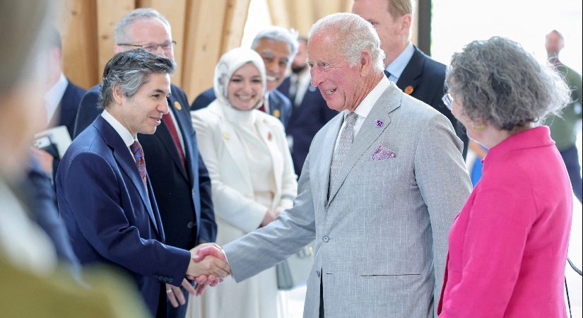Türkiye’nin takviyesiyle inşa edildi. Cambridge Merkez Mescidi, İngiltere Hükümdarı Charles’ı ağırladı