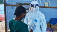 Uganda’da son Ebola hastası da güzelleşti: Kritik süreç başlıyor