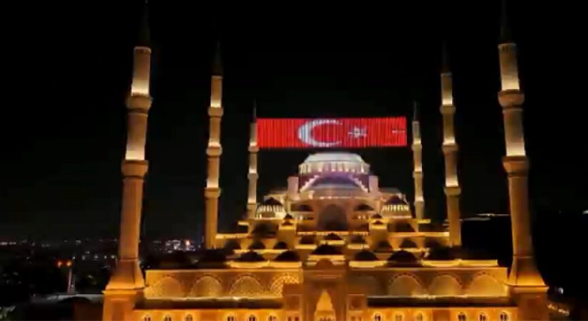 Ülke genelindeki mescitlerde sela okundu