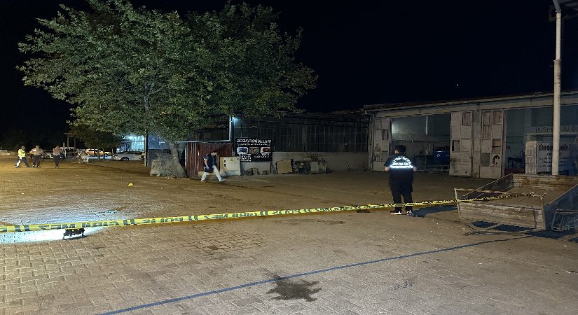 Uşak’ta iki esnaf arasındaki tartışma silahlı hengameye dönüştü. 13 kişi yaralandı