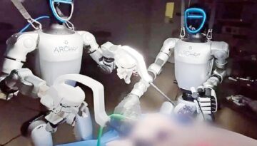 Uzaktan kumandalı cerrah robotlar domuza safra kesesi ameliyatı yaptılar