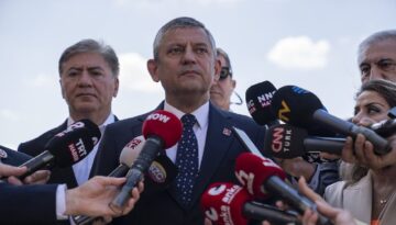 Yeni Parti için geri sayım başladı: Logosu nasıl olacak, hangi renkler kullanılacak?