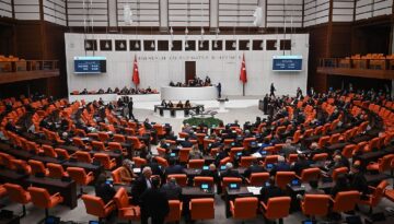 Yeni Parti’ye katılan 91 milletvekili aşikâr oldu. CHP’de kalanlar da netleşti