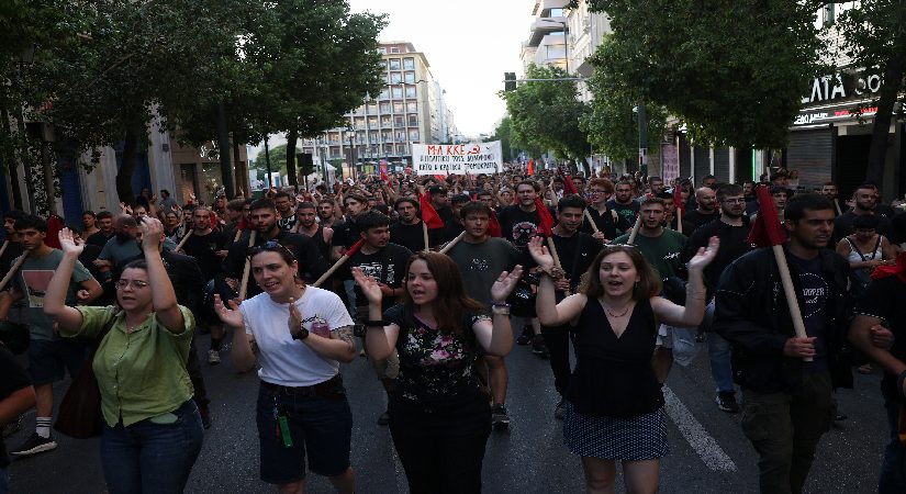 Yunanistan’da polisin ateş ederek öldürdüğü otizmli genç için binlerce kişi hareket yaptı
