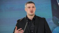 Zelenskiy, popüler bakanı görevden aldı