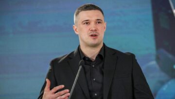 Zelenskiy, popüler bakanı görevden aldı