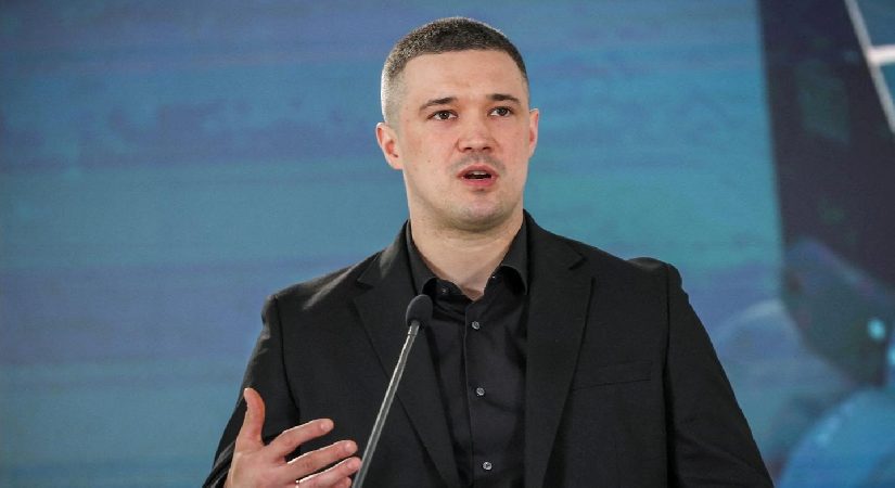 Zelenskiy, popüler bakanı görevden aldı
