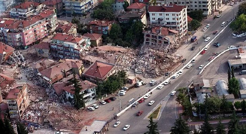 17 Ağustos zelzelesinin 27. yılı: Hayatını kaybedenler anılıyor