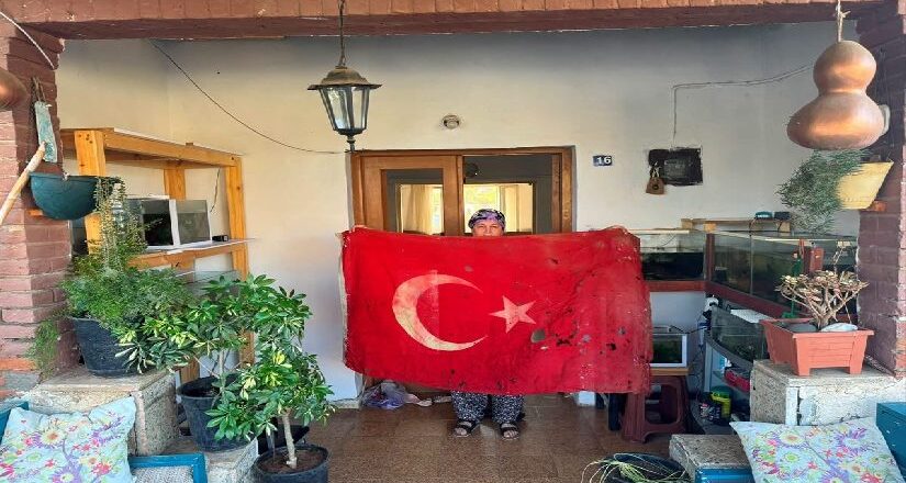 36 yıllık emanet. Kıbrıs Barış Harekâtı’nda kullanılan bayrak Türkiye’ye getiriliyor
