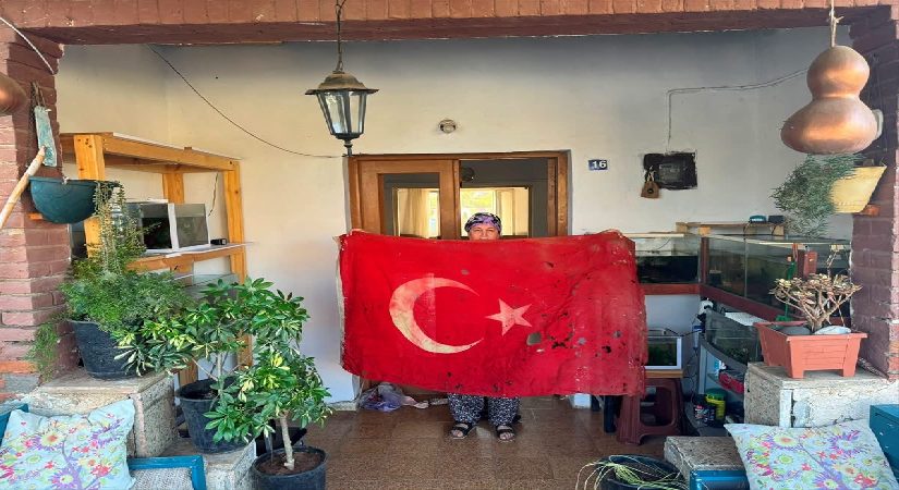 36 yıllık emanet. Kıbrıs Barış Harekâtı’nda kullanılan bayrak Türkiye’ye getiriliyor