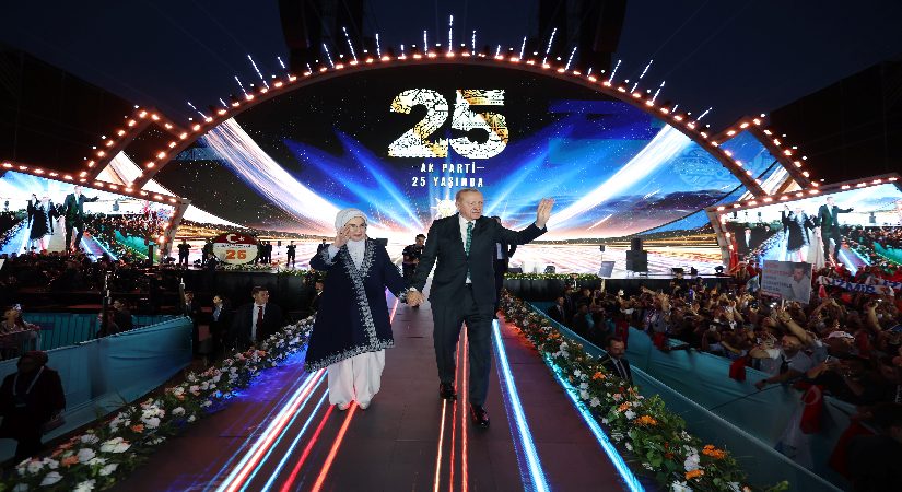 AK Parti 25 yaşında. 100 binin üzerinde kişi katıldı