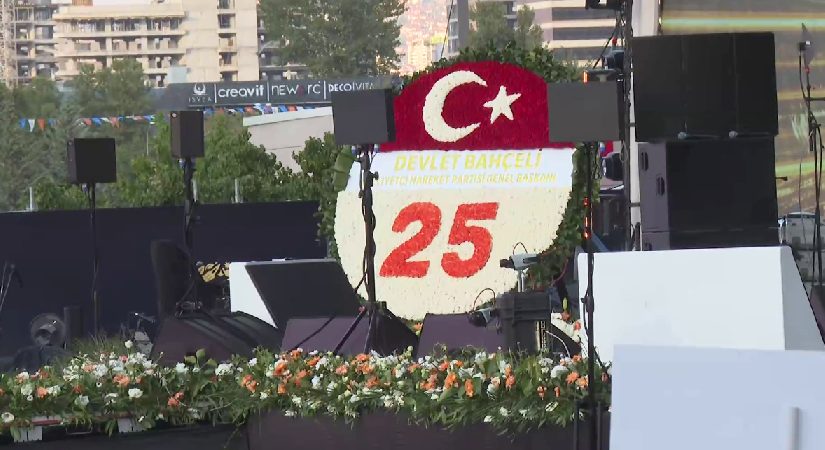 AK Parti 25’inci yaşını kutluyor. Bahçeli’den özel çelenk