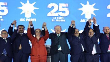 AK Parti’ye 7 belediye başkanı katıldı