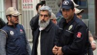 Alparslan Kuytul’un meskeninde arama yapıyor