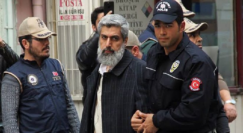 Alparslan Kuytul’un meskeninde arama yapıyor