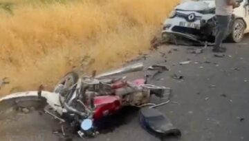 Arabayla çarpışan motosikletteki iki kişi hayatını kaybetti