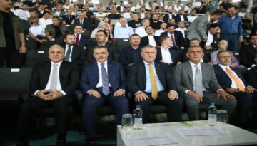 Bakanlar ve TFF Başkanı Süper Lig maçını tribünde takip etti