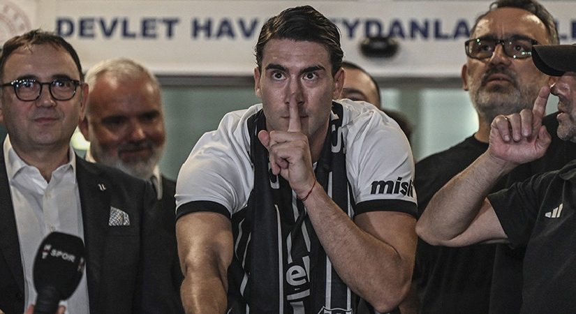 Beşiktaş’ın yeni yıldızı Vlahovic, İstanbul’a geldi ve taraftara Türkçe ileti verdi
