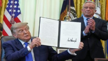 Beyaz Saray’dan olağan dışı kararname! Bilim dünyası şokta… Trump şimdi de çocukluk çağı aşılarını maksat aldı