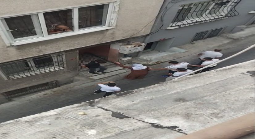 Beyoğlu’nda fön parasını vermek istemedi, taş ve sopalarla meskenini bastılar