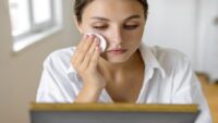 Bir dermatologdan hayat kurtaran tavsiyeler: Daha uygun bir cilt için bir günde neler yenmeli?