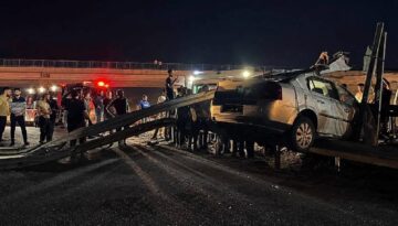 Çelik bariyerlere çarptı. 17 yaşındaki ehliyetsiz şoförü öldü