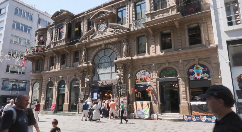 Çiçek Pasajı’nda tartışma yaratan imaj