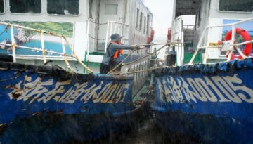 Dolphin Tayfunu Japonya’yı vurdu, Çin limanları kapattı