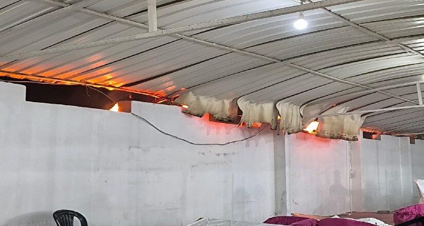 Düğünde çıkan yangına aldırış etmeden halaya devam ettiler