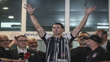 Dusan Vlahovic, imza merasiminde Beşiktaş tribünlerini coşturdu. “Hazır mısınız?”