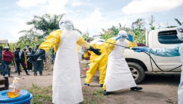Ebola 6 ayda 2 bin can aldı