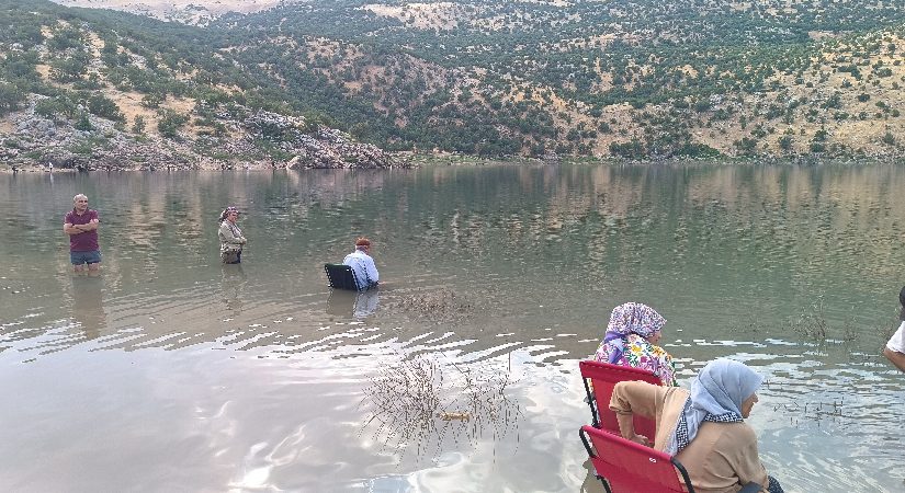 Eklem ağrıları, varis üzere hastalıklara yeterli geliyor. Kilometrelerce yol gidip şifa arıyorlar