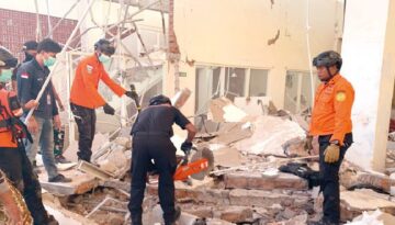 Endonezya 7.7 ile sarsıldı: En az 47 meyyit