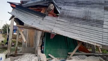 Endonezya’da 7.7’lik zelzele: Tsunami ihtarları peş peşe geldi
