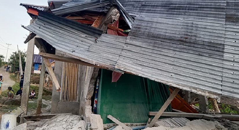 Endonezya’da 7.7’lik zelzele: Tsunami ihtarları peş peşe geldi
