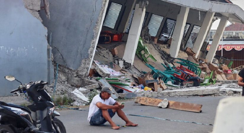 Endonezya’da 7.7’lik zelzelenin bilançosu ağırlaştı: Hayatını kaybedenlerin sayısı 100’e yükseldi