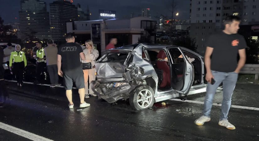 Esenyurt’ta 11 araç birbirine girdi. 2’si ağır 6 yaralı