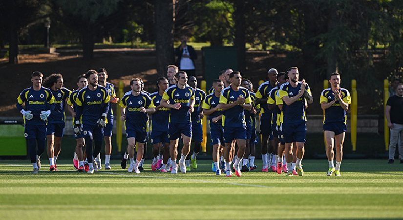 Fenerbahçe, Sturm Graz maçı öncesi son idmanını taraftara açık yaptı