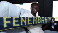 Fenerbahçe, yeni transferi Oppong için imza töreni düzenledi!