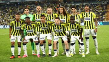 Fenerbahçelilieri korkutan sakatlık, Kerem Aktürkoğlu ambulansa taşındı