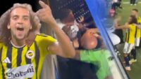 Fenerbahçe’nin Lyon’u devirdiği maçın bitiş düdüğüyle saha karıştı! Guendouzi’ye saldırdılar