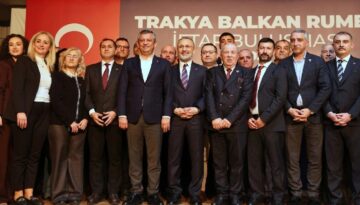 Gözler İstanbul’a çevrildi, bir belediye liderinden daha açıklama geldi. “Yeni Parti’ye geçmiyorum”