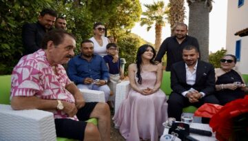 İbrahim Tatlıses’in keyifli günü. Konutunda manevi kızına isteme töreni yapıldı