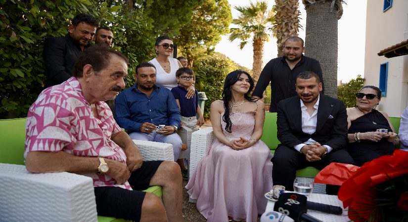 İbrahim Tatlıses’in keyifli günü. Konutunda manevi kızına isteme töreni yapıldı