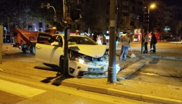 İki araba çarpıştı, 7 kişi yaralandı