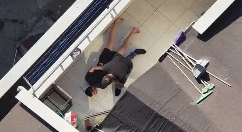 İki milyon liralık altınla kaçan kuyumcu kuryesi çatıda yakalandı