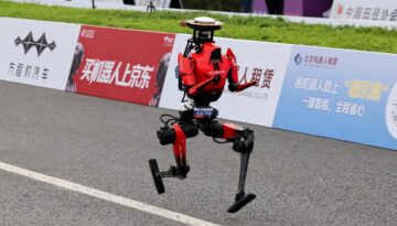 İnsansı robot Usain Bolt’un 17 yıllık rekorunu kırdı
