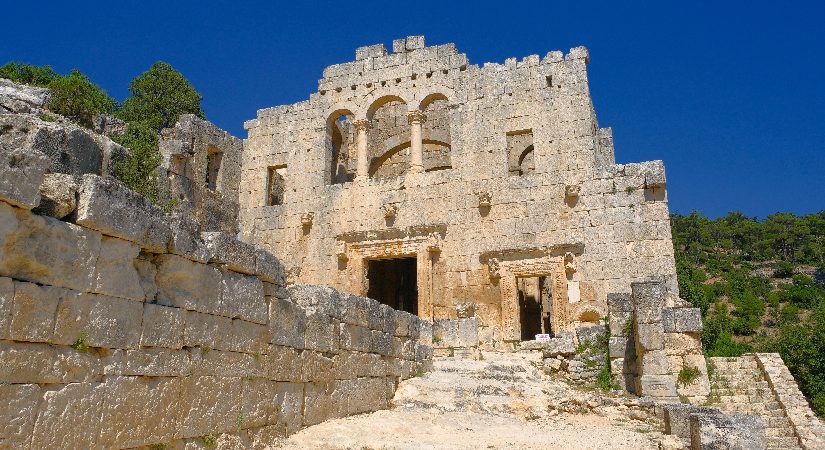 İsmi Evliya Çelebi’nin Seyahatnamesi’nde de geçiyor. 1500 yıldır ayakta