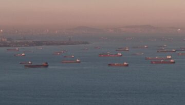 İstanbul açıklarındaki tanker yoğunluğu havadan görüntülendi