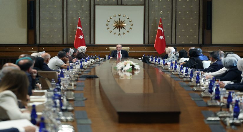Kahramanmaraş’taki okul saldırısı. Erdoğan hayatını kaybeden öğrencilerin ailelerini kabul etti